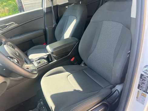 Used 2025 Kia Sportage LX image 22