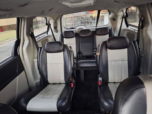 Used 2010 Chrysler Town & Country Touring Plus image 28