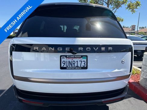 Used 2025 Land Rover Range Rover SV AWD/4WD image 3