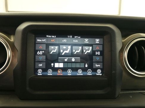 Used 2020 Jeep Wrangler Unlimited Sahara w/ Cold Weather Group AWD/4WD image 11