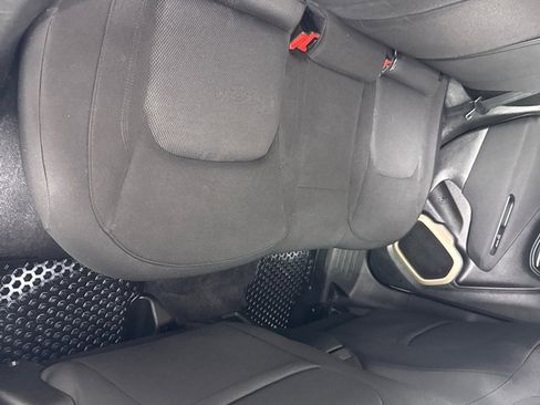 Used 2017 Jeep Renegade Latitude w/ Cold Weather Group image 25