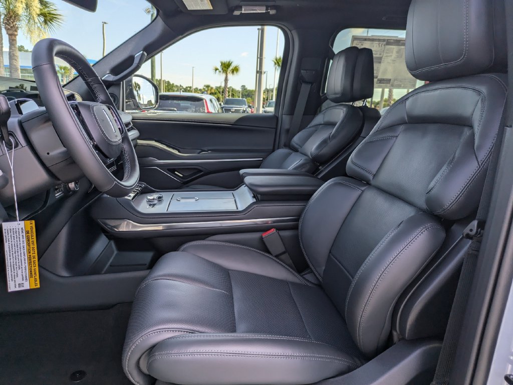 New 2027 Lincoln Navigator Reserve w/ Jet Appearance Package AWD/4WD image 21