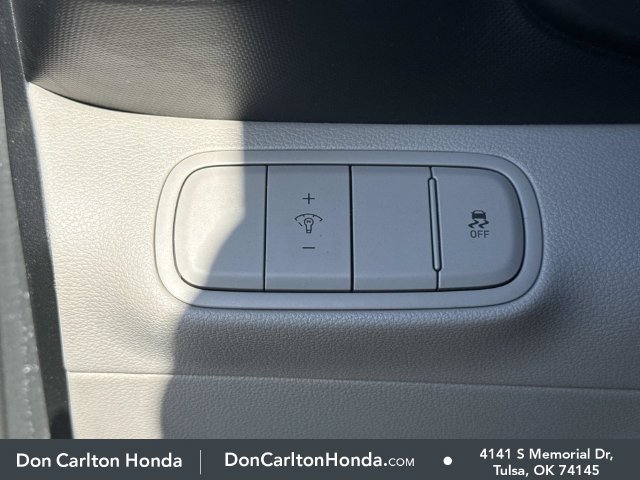 Used 2025 Hyundai Venue SEL FWD image 27