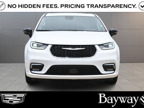 Used 2024 Chrysler Pacifica Touring-L FWD image 2