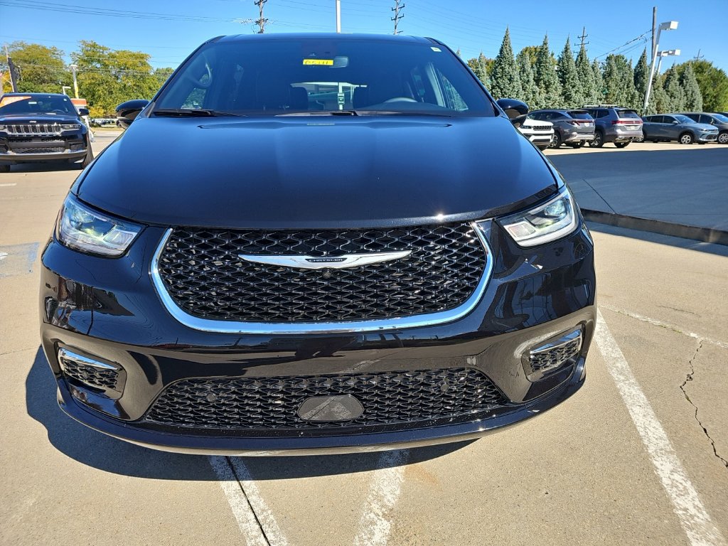Used 2026 Chrysler Pacifica Select FWD image 5