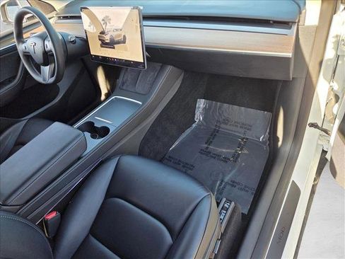 Used 2023 Tesla Model Y Performance image 21