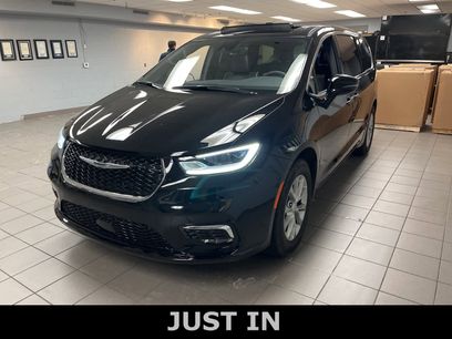 Used 2026 Chrysler Pacifica Limited