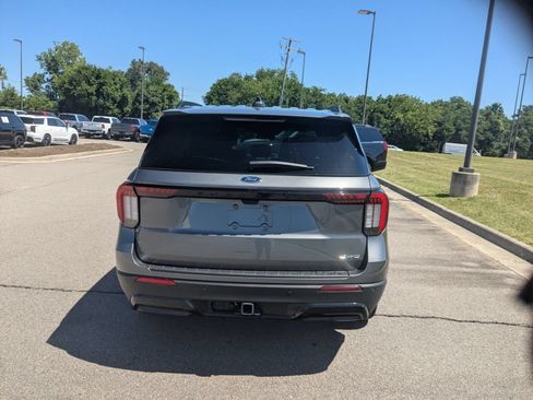 Used 2025 Ford Explorer ST-Line w/ ST-Line Street Pack AWD/4WD image 4