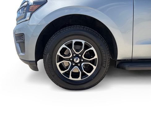 Used 2024 Ford Expedition XLT RWD image 9