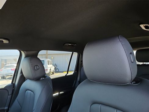 New 2025 Mercedes-Benz GLB 250 image 19