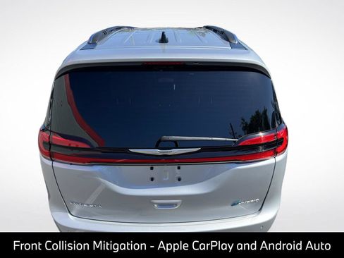 Used 2023 Chrysler Pacifica Pinnacle FWD image 8