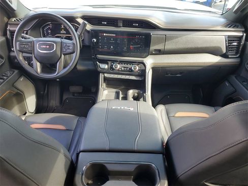 Used 2025 GMC Sierra 2500 AT4 image 10