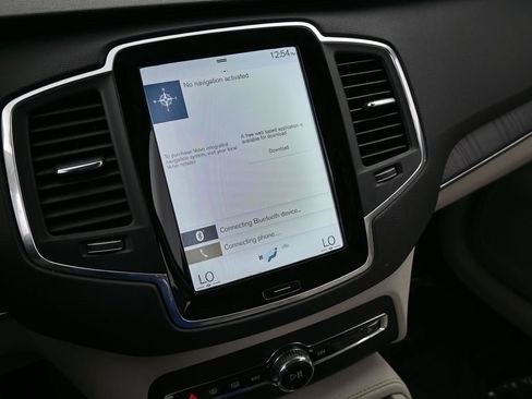 Used 2020 Volvo XC90 T5 Momentum w/ Protection Package Premier image 23