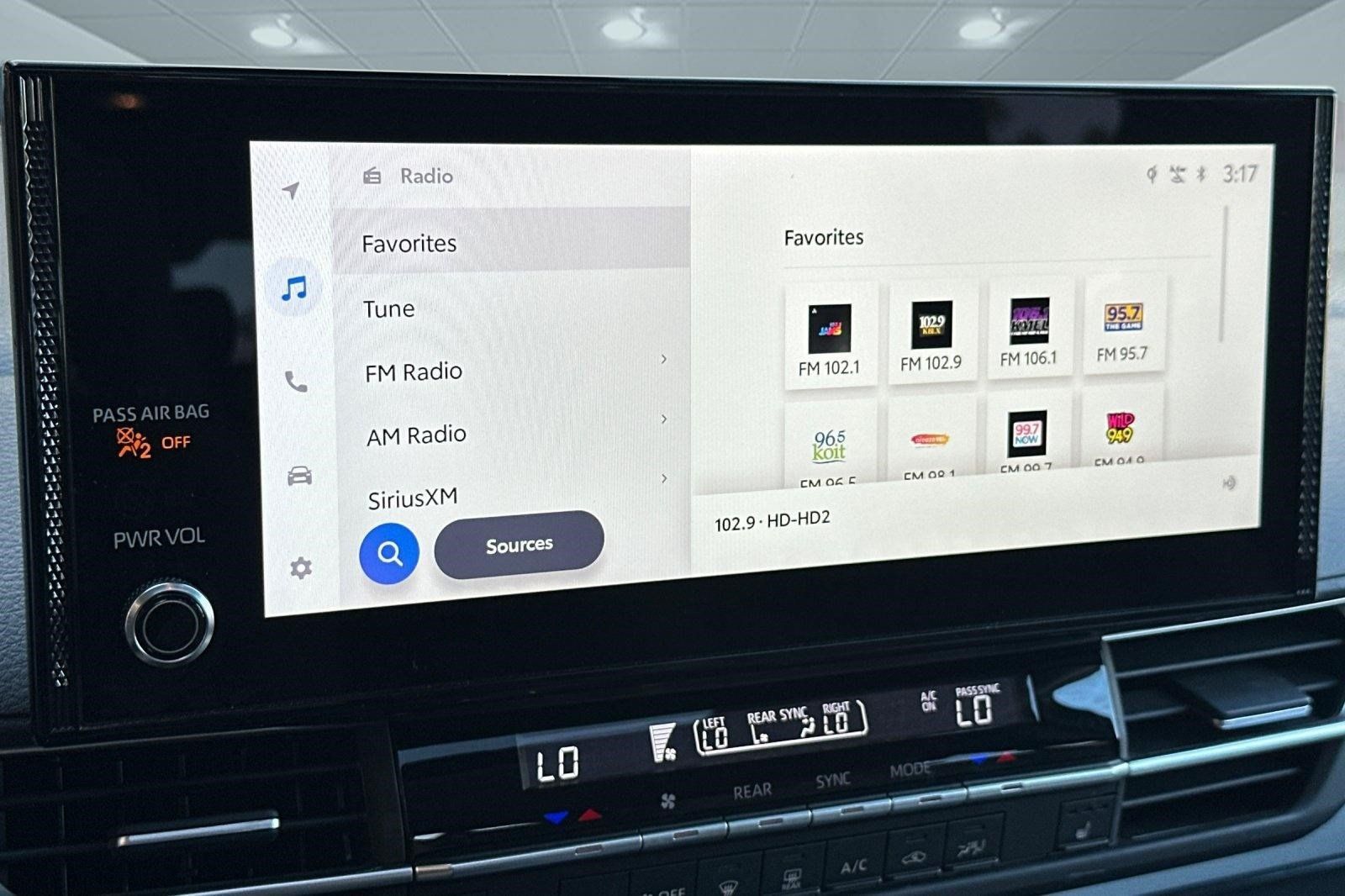 Used 2026 Toyota Sienna XLE FWD image 19