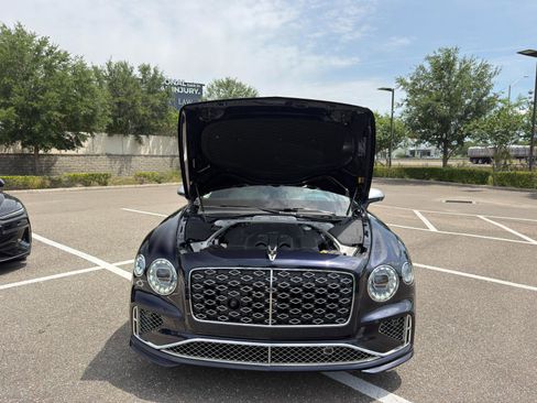 Used 2025 Bentley Flying Spur Plug-In Hybrid AWD/4WD image 9