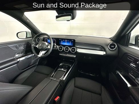 Used 2026 Mercedes-Benz GLB 250 4MATIC image 2