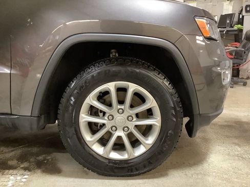 Used 2021 Jeep Grand Cherokee Laredo image 11