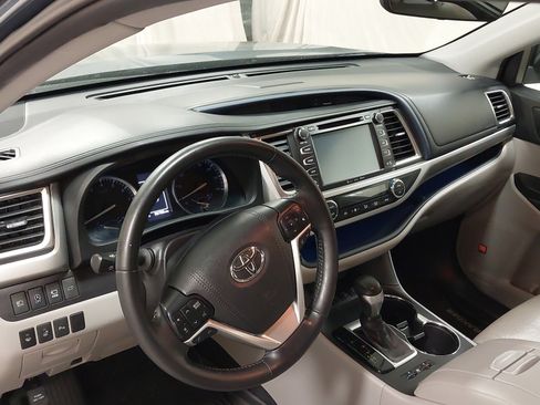 Used 2019 Toyota Highlander Limited Platinum image 17