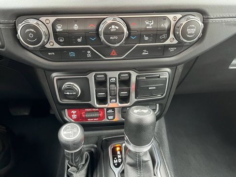 Used 2025 Jeep Wrangler Unlimited Rubicon 4xe w/ Convenience Group image 24