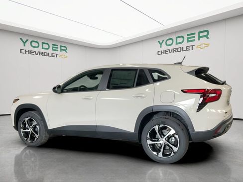 Used 2026 Chevrolet Trax RS w/ Driver Confidence Package FWD image 8