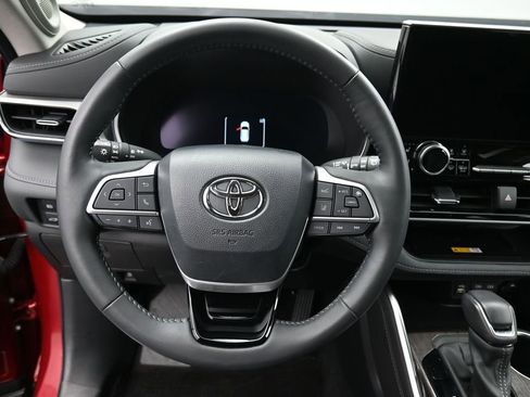 Used 2024 Toyota Highlander Platinum AWD/4WD image 19