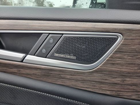 Used 2024 Volkswagen Atlas SEL Premium R-Line image 28