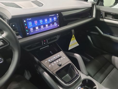 New 2026 Porsche Cayenne image 20