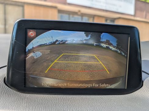 Used 2018 MAZDA MAZDA3 Touring FWD image 19
