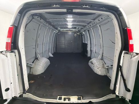 Used 2019 Chevrolet Express 3500 Extended w/ Driver Convenience Package RWD image 15