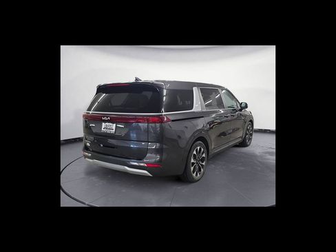 Used 2024 Kia Carnival EX FWD image 6