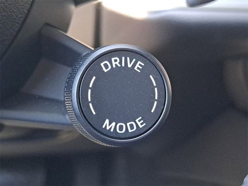 Used 2025 Porsche Cayenne image 40