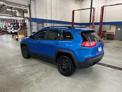 Used 2022 Jeep Cherokee Latitude AWD/4WD image 4