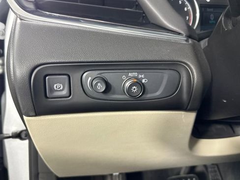 Used 2019 Buick Enclave Essence image 19