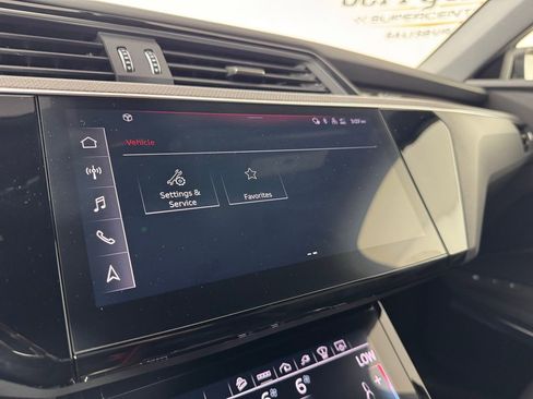 Used 2022 Audi e-tron S Prestige w/ Prestige Package AWD/4WD image 31