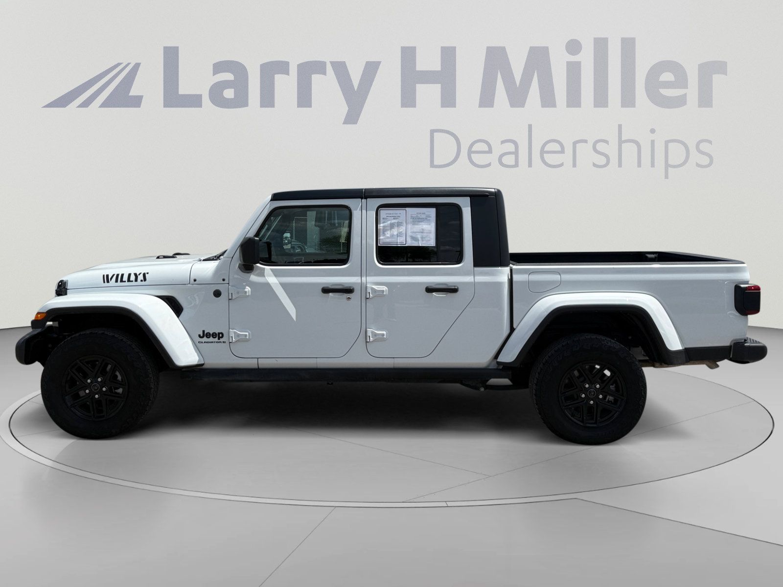 Used 2025 Jeep Gladiator Sport AWD/4WD image 2