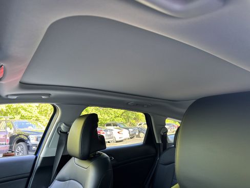 Used 2025 Kia Sportage SX AWD/4WD image 7