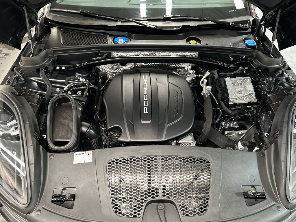 Used 2021 Porsche Macan AWD/4WD image 33