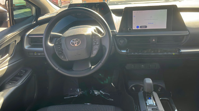 Used 2025 Toyota Prius LE FWD image 4