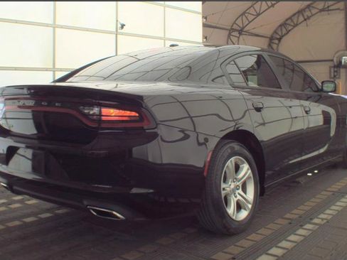 Used 2022 Dodge Charger SXT w/ Driver Convenience Group RWD image 6