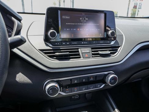 Used 2024 Nissan Altima 2.5 S FWD image 26