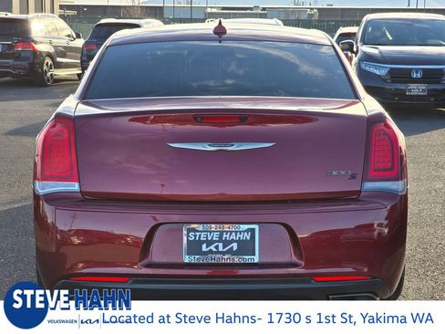 Used 2018 Chrysler 300 S w/ 300S Alloy Package image 4