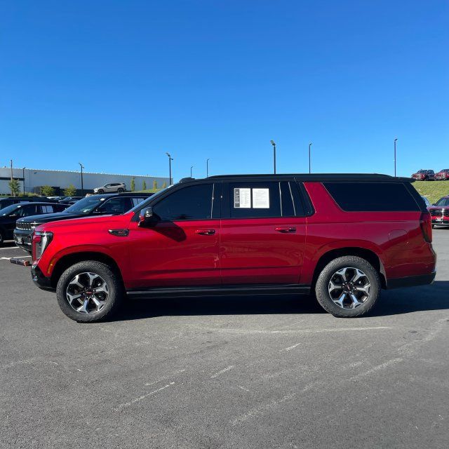 Used 2025 GMC Yukon XL AT4 Ultimate AWD/4WD image 3