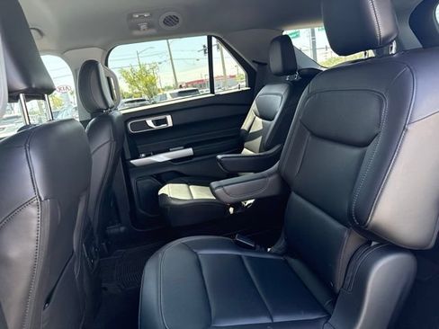 Used 2024 Ford Explorer XLT w/ Equipment Group 202A RWD image 6