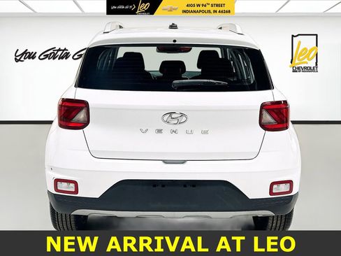 Used 2023 Hyundai Venue SEL image 6