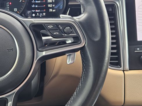 Used 2018 Porsche Macan image 27