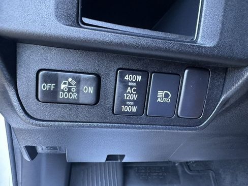 Used 2018 Toyota Tacoma TRD Sport w/ Technology Package AWD/4WD image 27