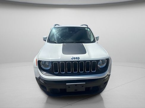 Used 2017 Jeep Renegade Latitude AWD/4WD image 3
