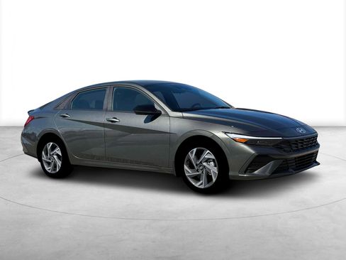 New 2025 Hyundai Elantra SEL image 10