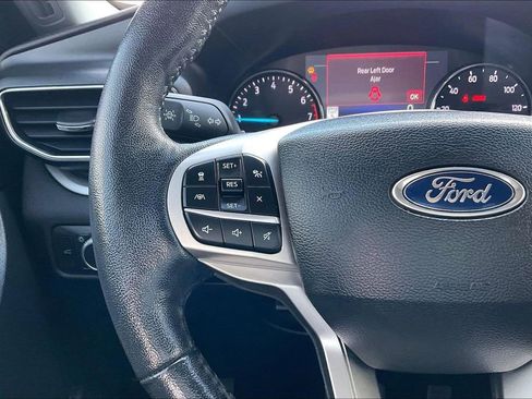 Used 2022 Ford Explorer XLT w/ Equipment Group 202A image 10