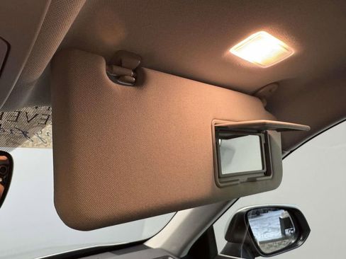 Used 2022 Toyota Highlander XLE image 29